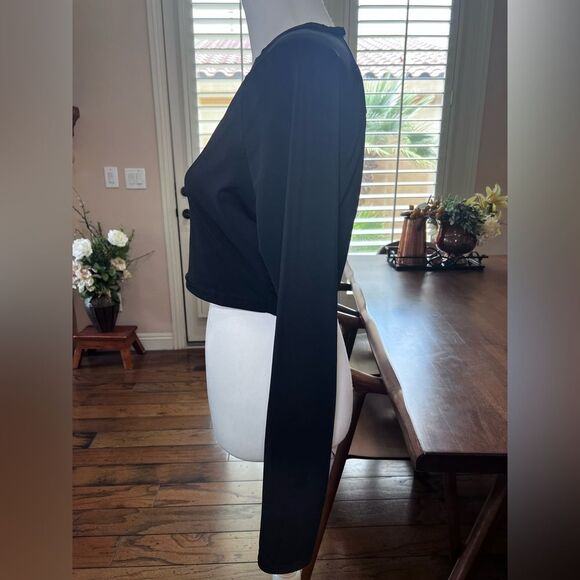 Black Long Sleeve Mesh Back Thumbhole Crop Top M Athleisure Gym Training - Picture 4 of 9